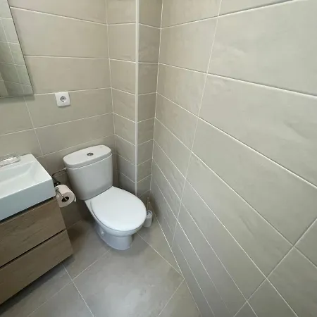 Piso Cerca De Estaciones Lägenhet
